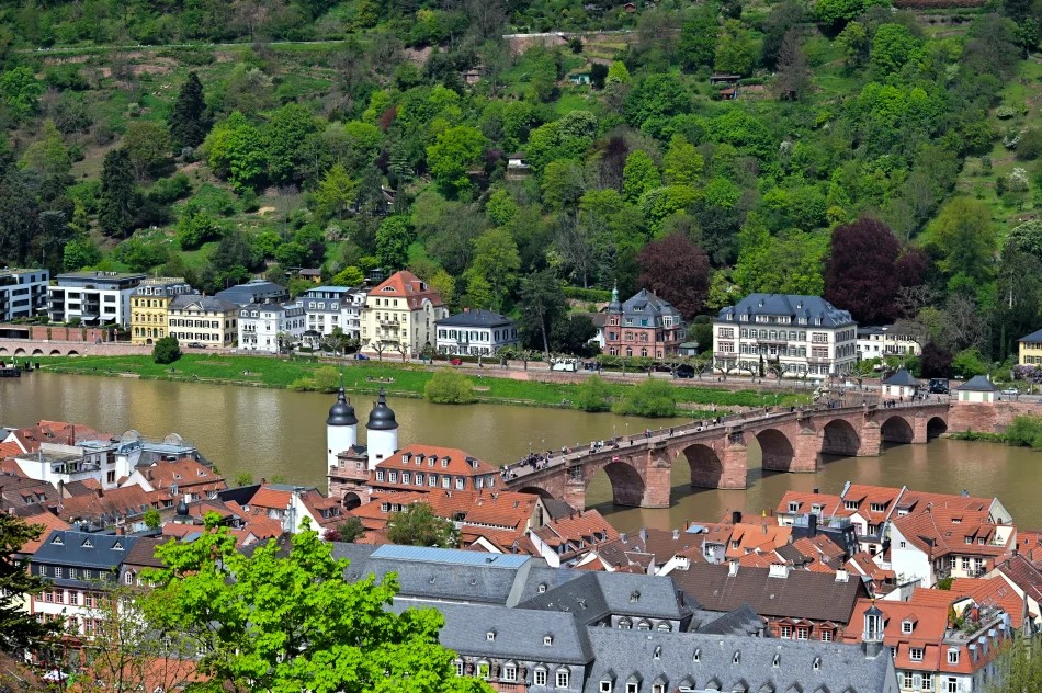 西奥多古桥 (Karl Theodor Bridge)